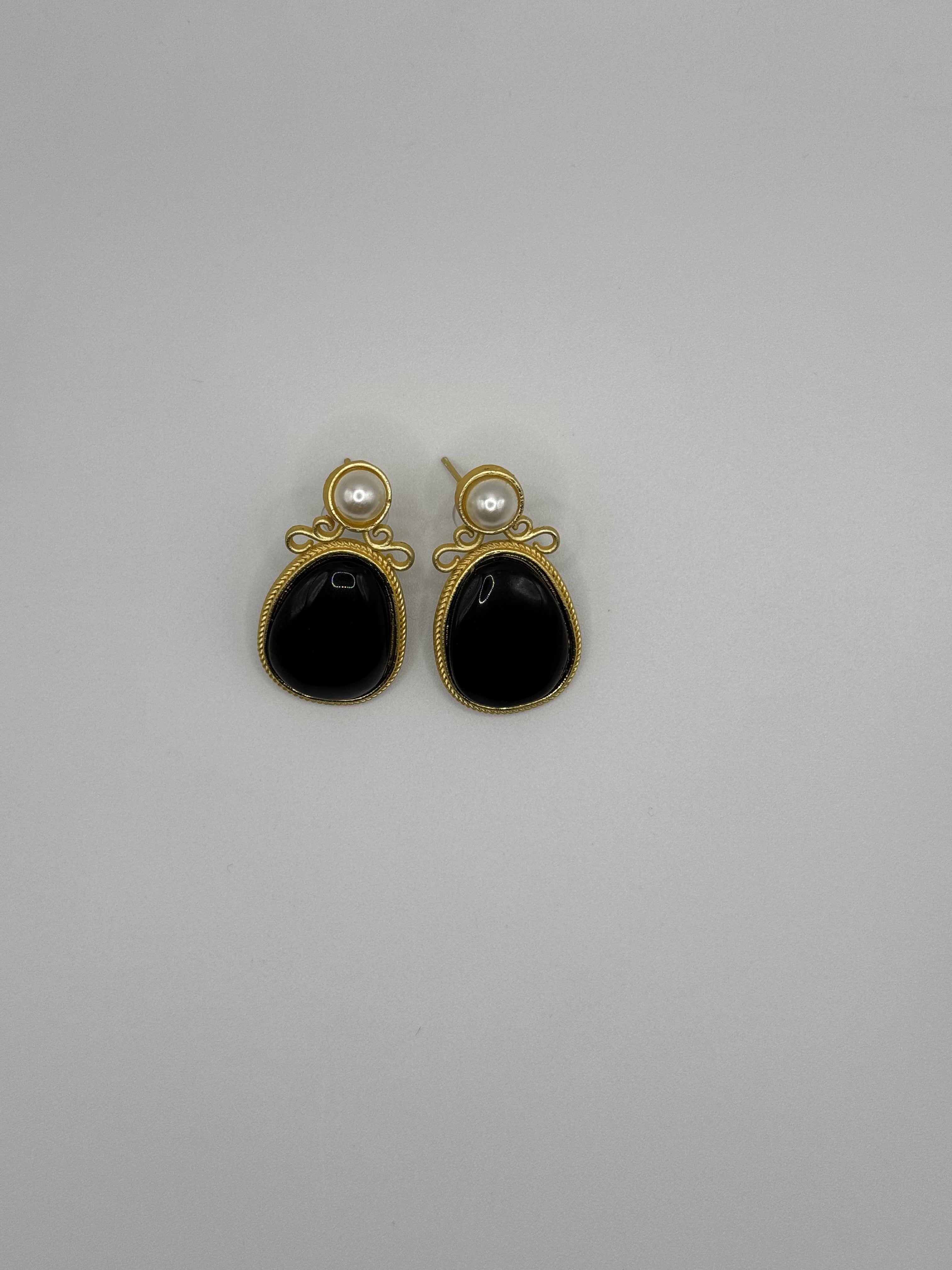 La Pearl Studs